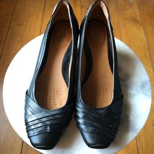Clark’s Black Heeled Flats sz 8